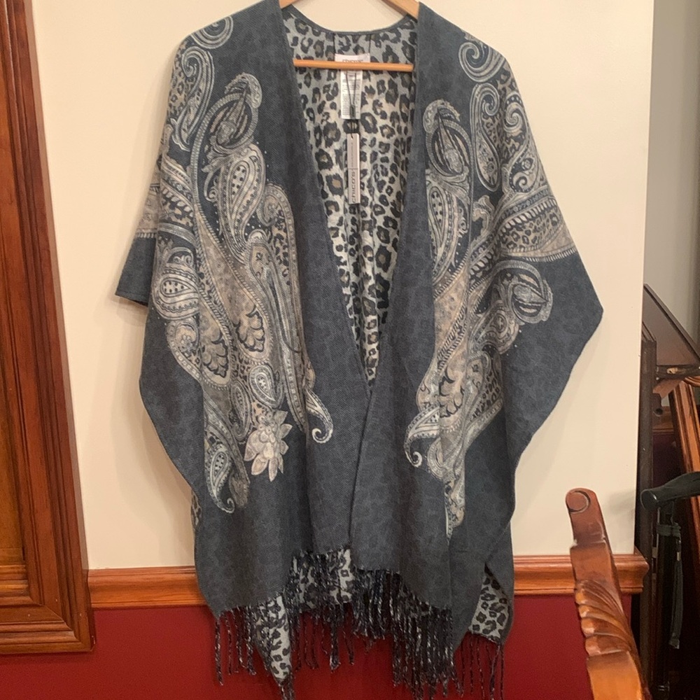 NWT Chico’s heathered gray reversible ruana